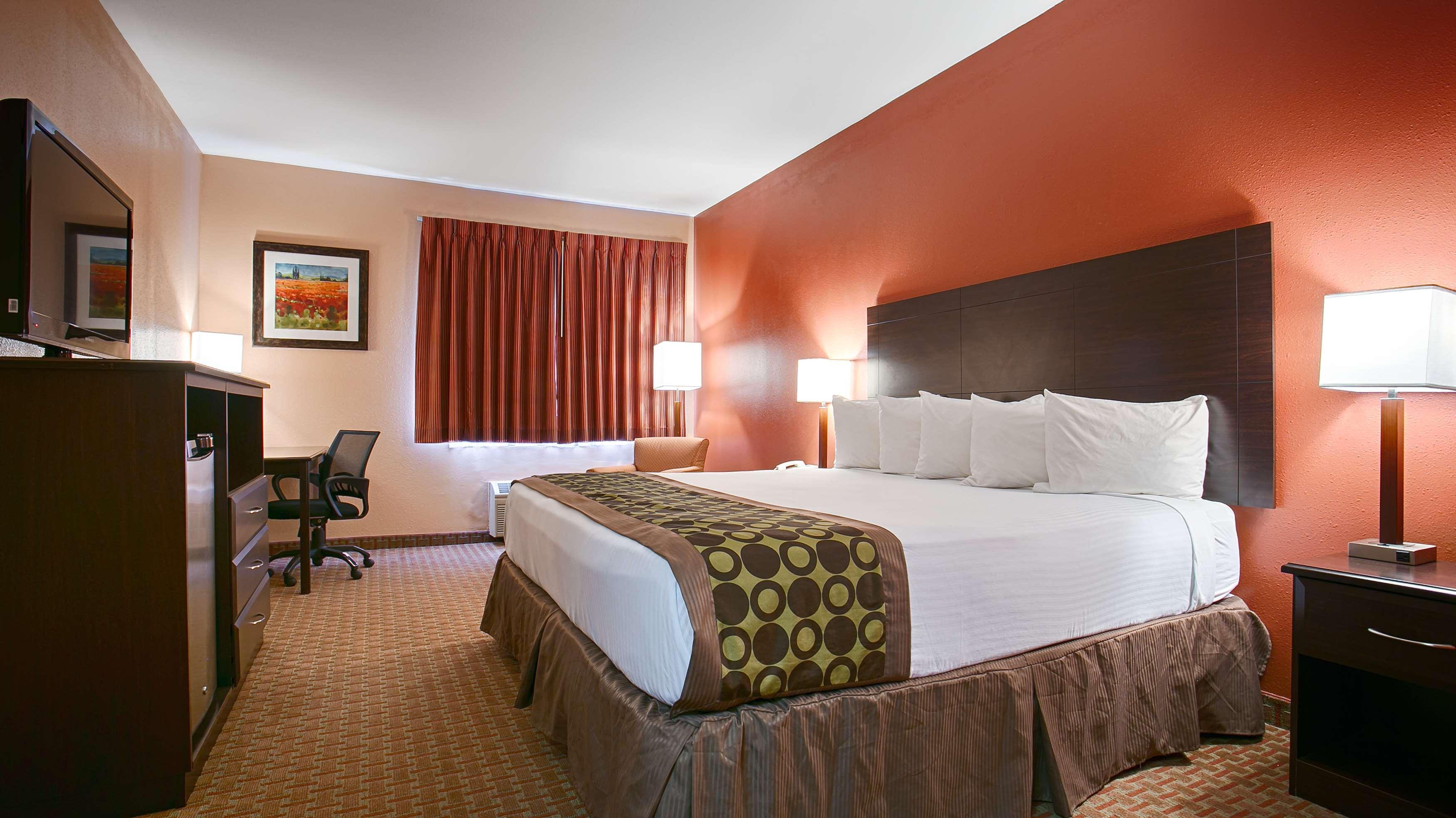 Surestay Plus Hotel By Best Western Topeka Bagian luar foto