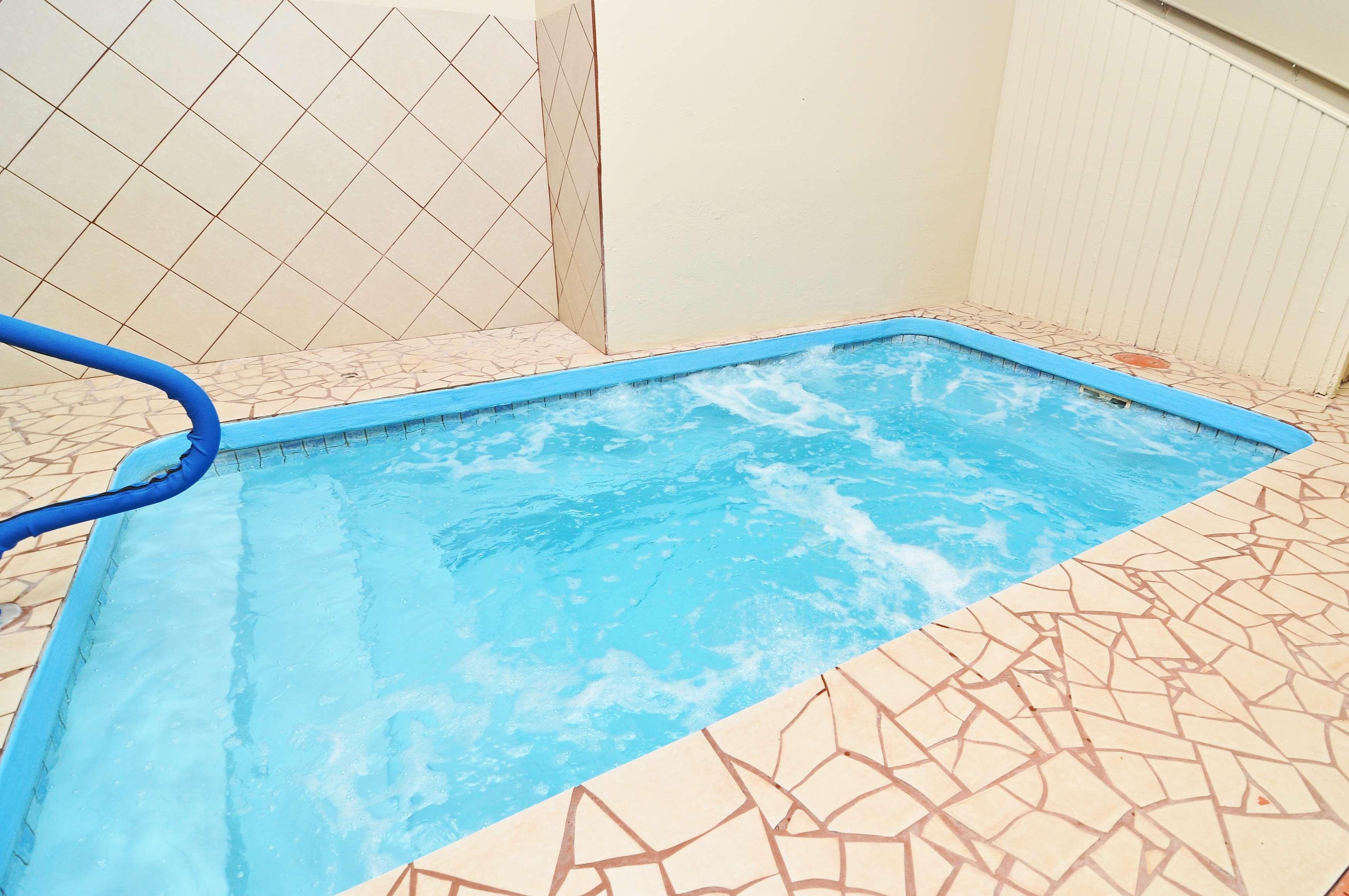 Surestay Plus Hotel By Best Western Topeka Bagian luar foto