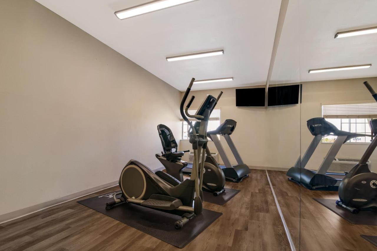 Surestay Plus Hotel By Best Western Topeka Bagian luar foto