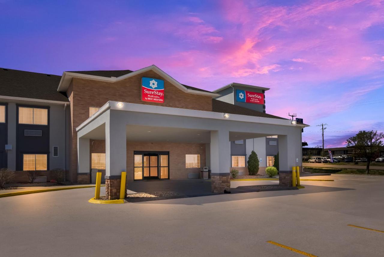 Surestay Plus Hotel By Best Western Topeka Bagian luar foto