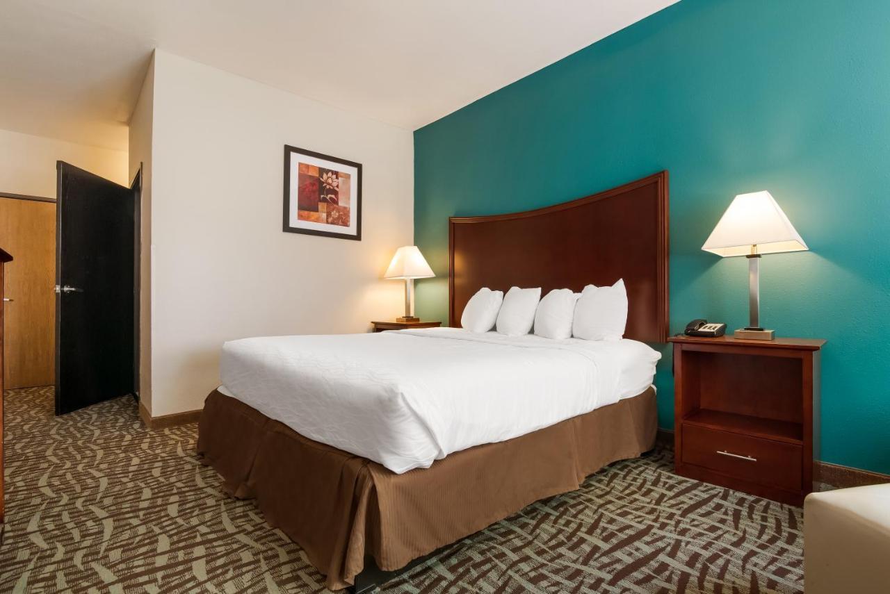Surestay Plus Hotel By Best Western Topeka Bagian luar foto