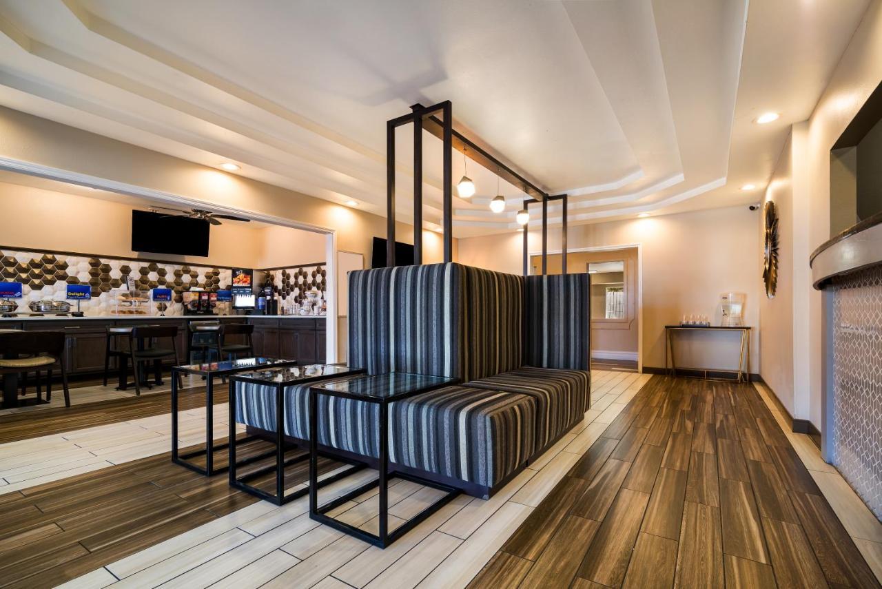 Surestay Plus Hotel By Best Western Topeka Bagian luar foto