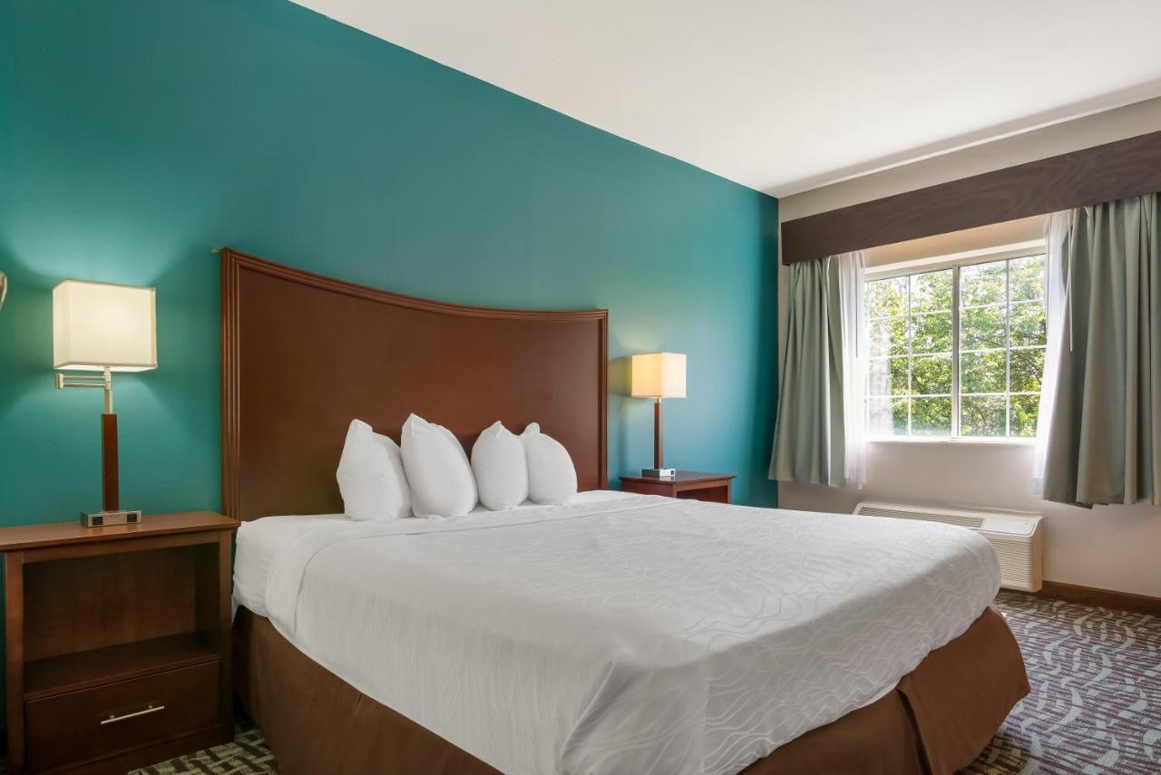 Surestay Plus Hotel By Best Western Topeka Bagian luar foto