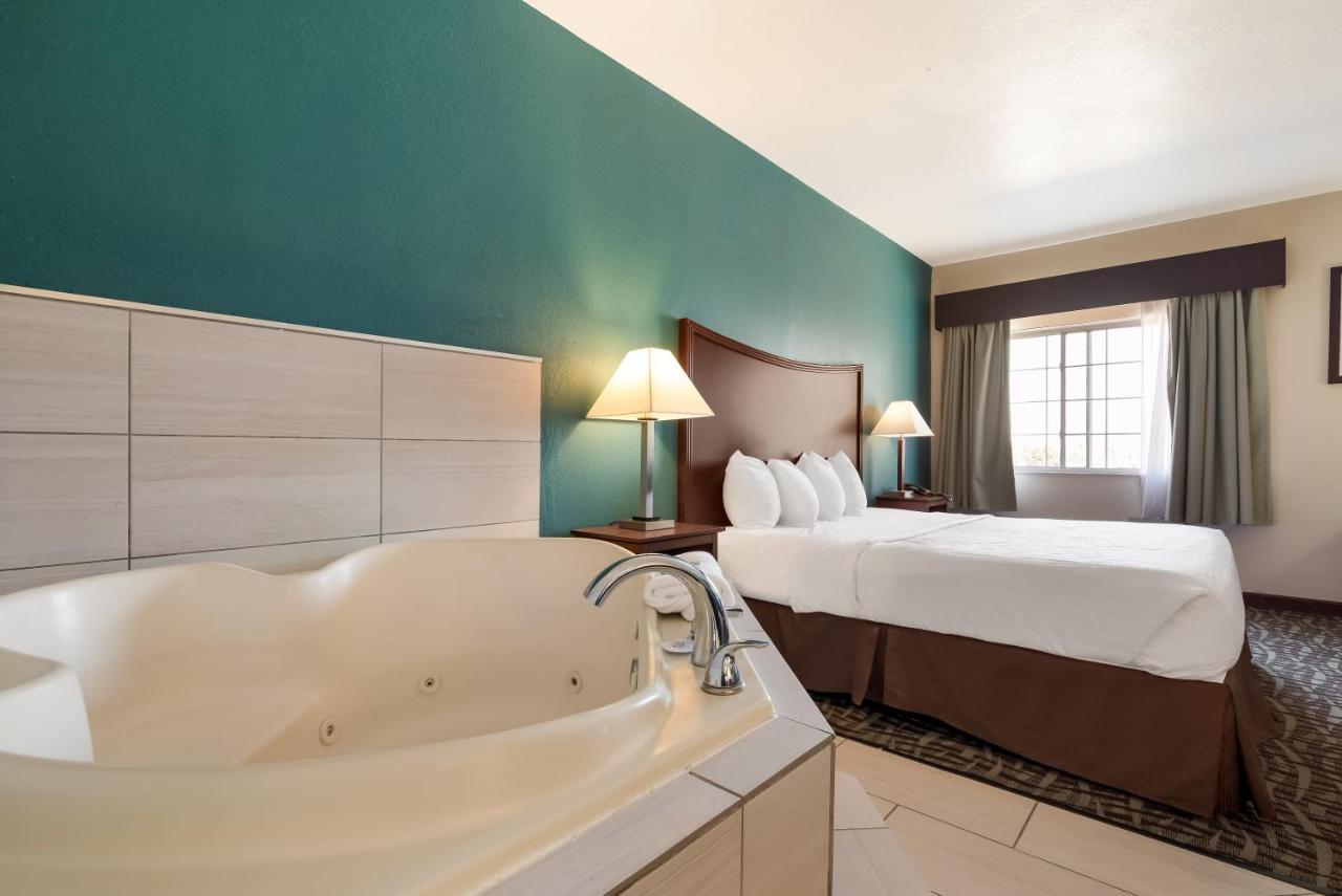 Surestay Plus Hotel By Best Western Topeka Bagian luar foto