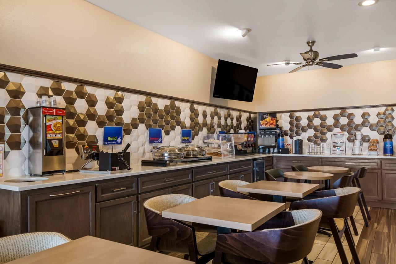 Surestay Plus Hotel By Best Western Topeka Bagian luar foto
