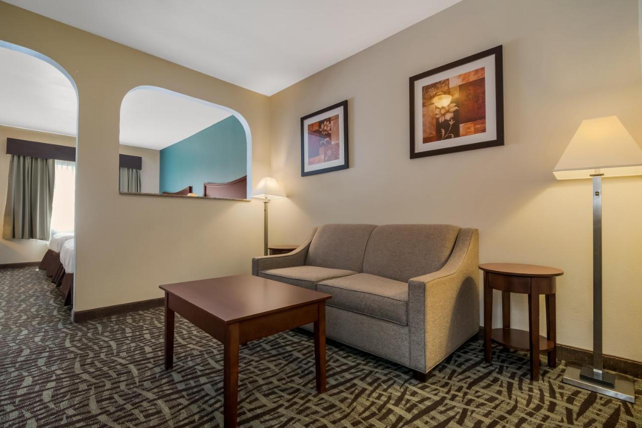 Surestay Plus Hotel By Best Western Topeka Bagian luar foto