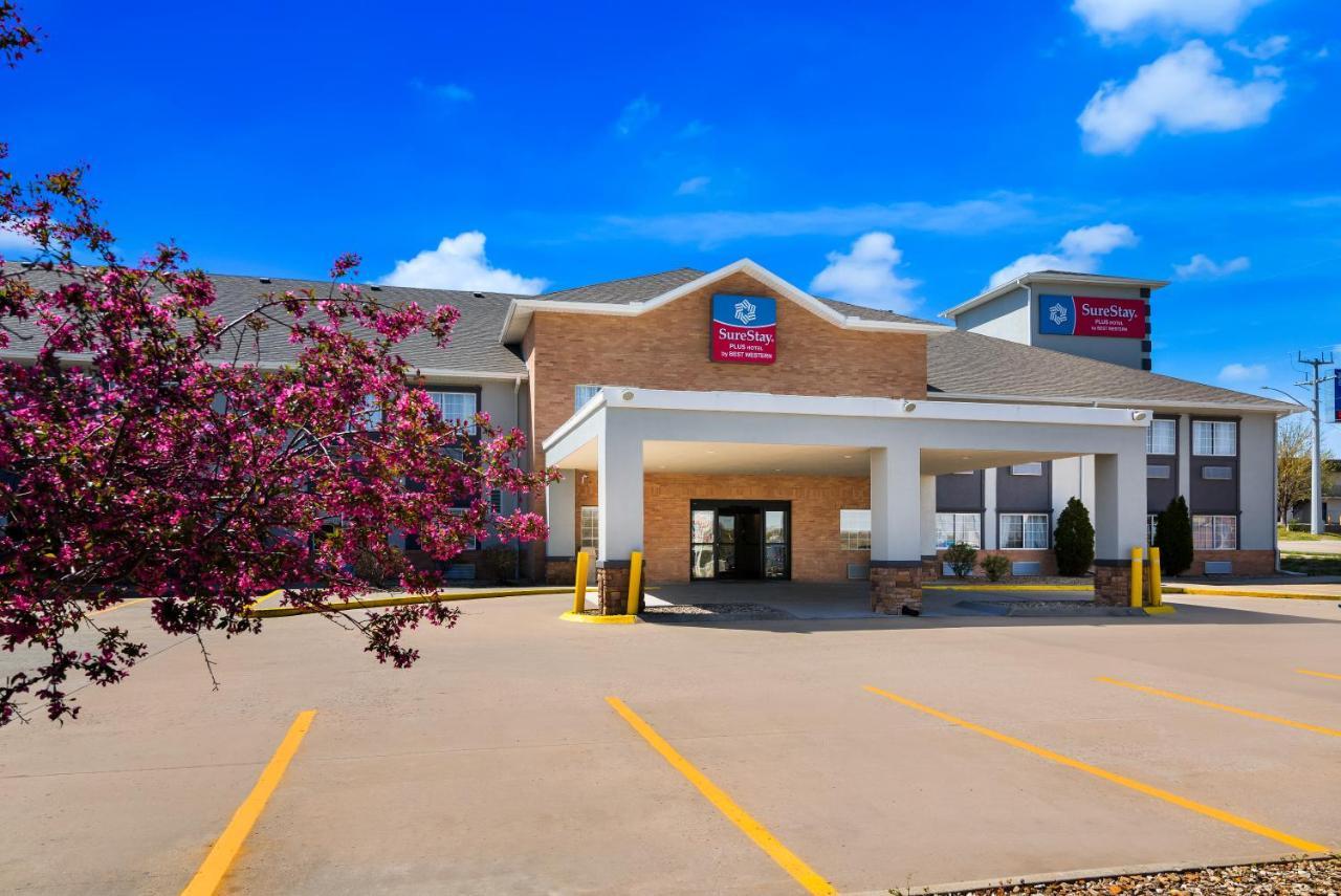 Surestay Plus Hotel By Best Western Topeka Bagian luar foto