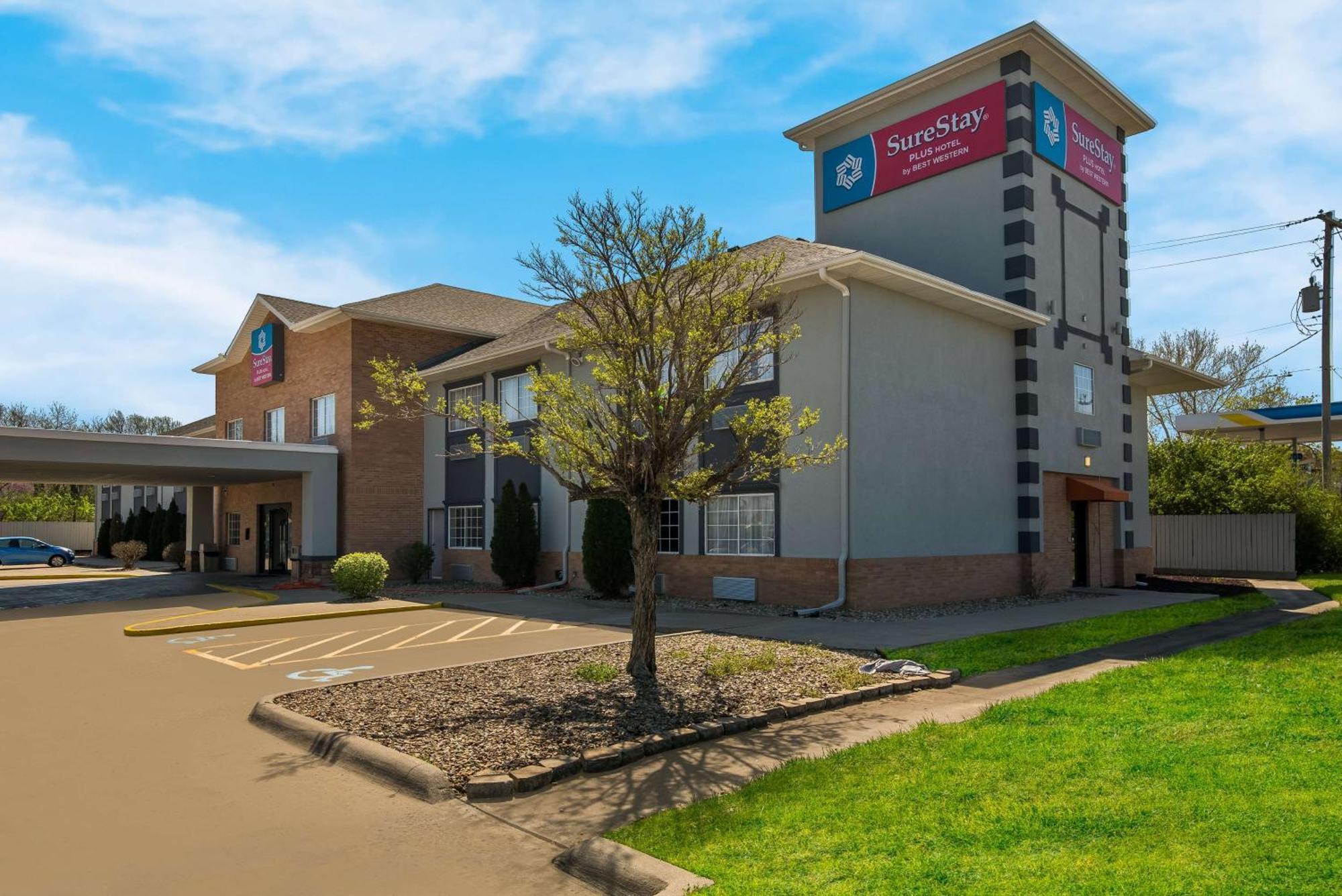 Surestay Plus Hotel By Best Western Topeka Bagian luar foto