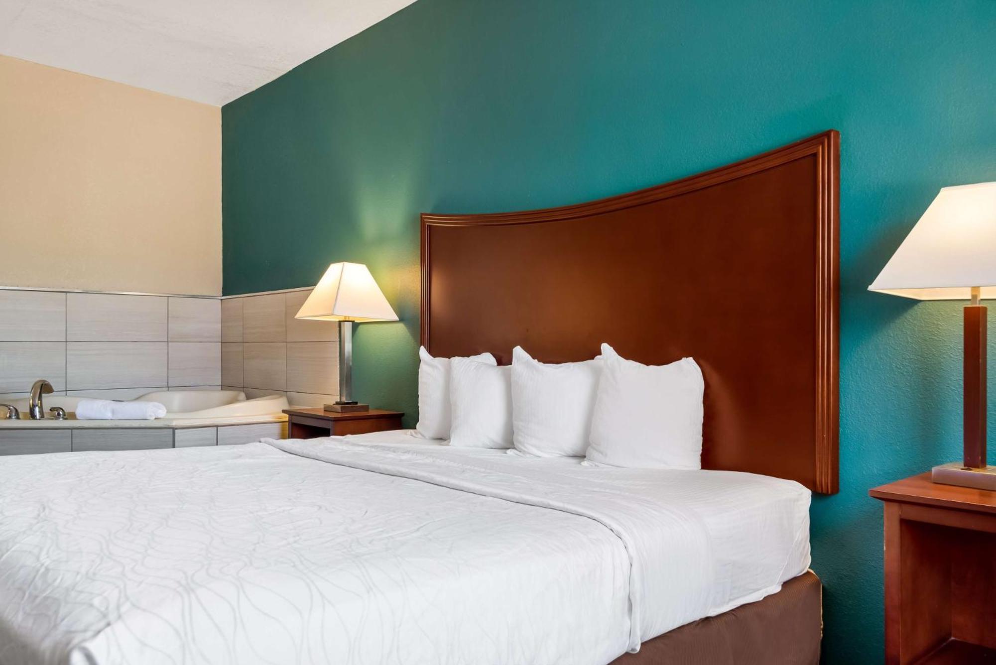 Surestay Plus Hotel By Best Western Topeka Bagian luar foto