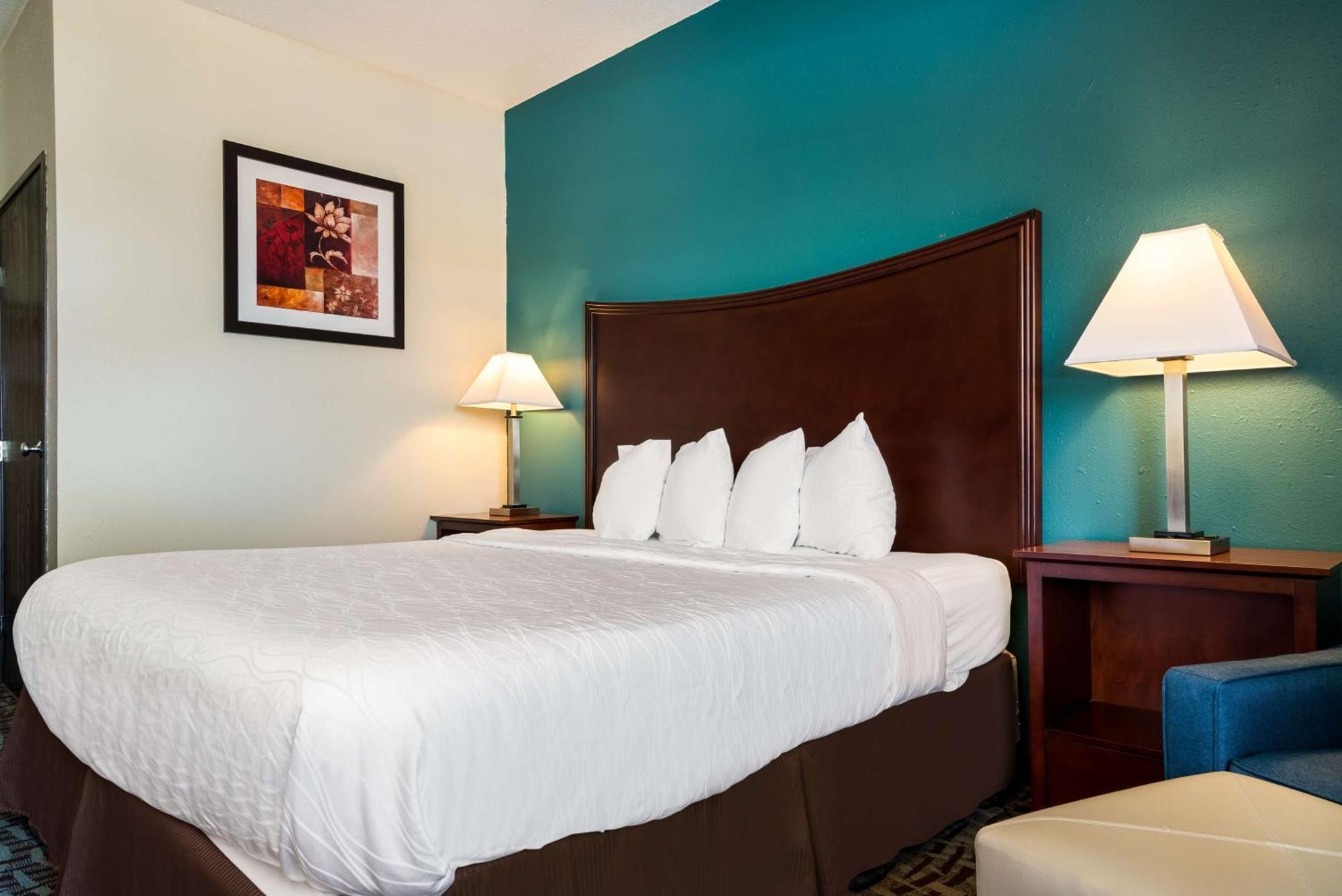 Surestay Plus Hotel By Best Western Topeka Bagian luar foto