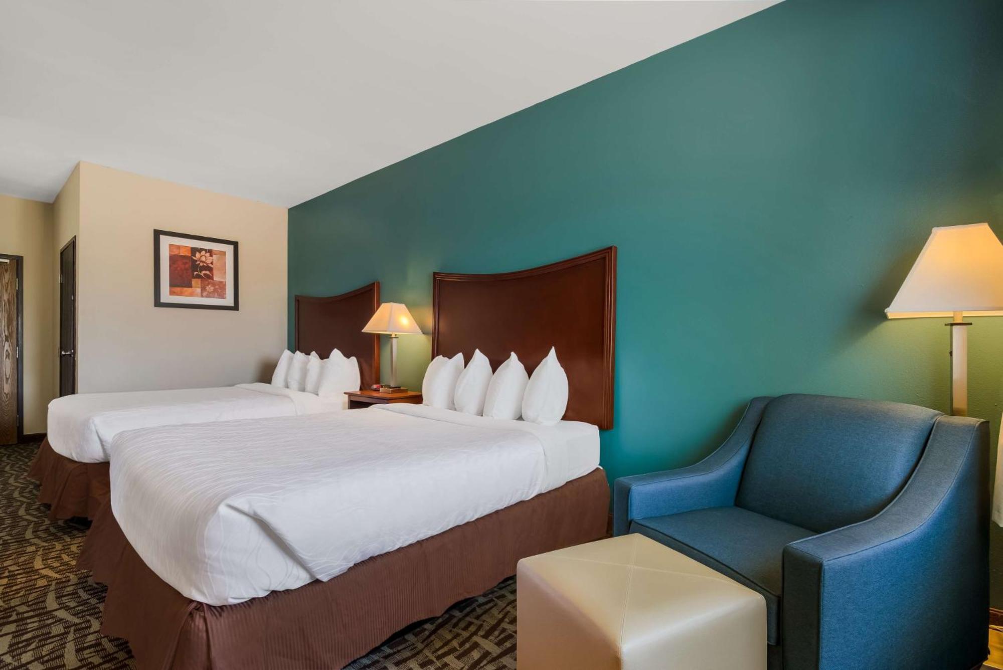 Surestay Plus Hotel By Best Western Topeka Bagian luar foto