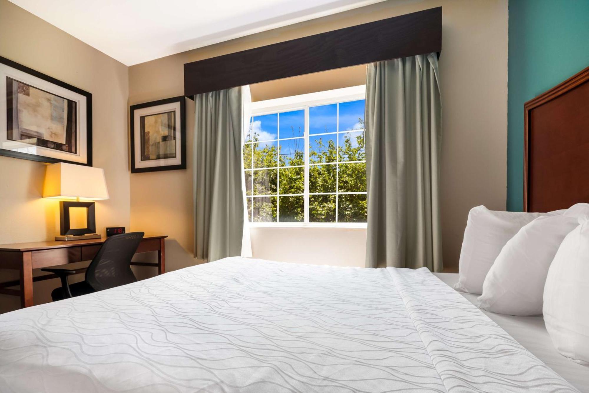 Surestay Plus Hotel By Best Western Topeka Bagian luar foto