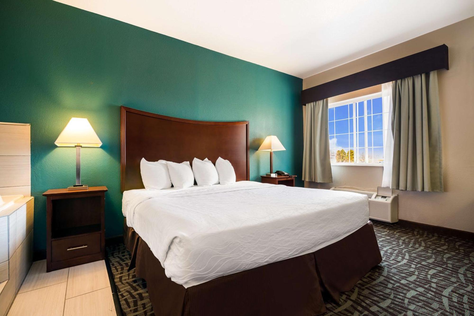 Surestay Plus Hotel By Best Western Topeka Bagian luar foto