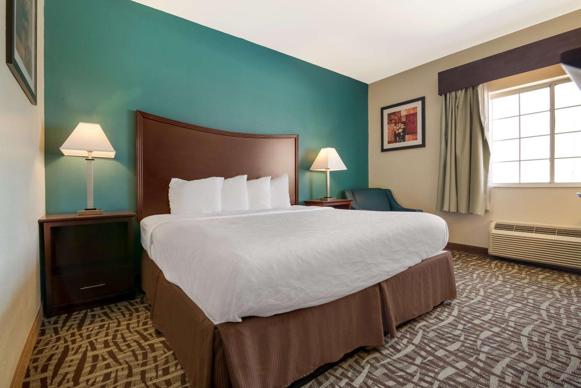 Surestay Plus Hotel By Best Western Topeka Bagian luar foto
