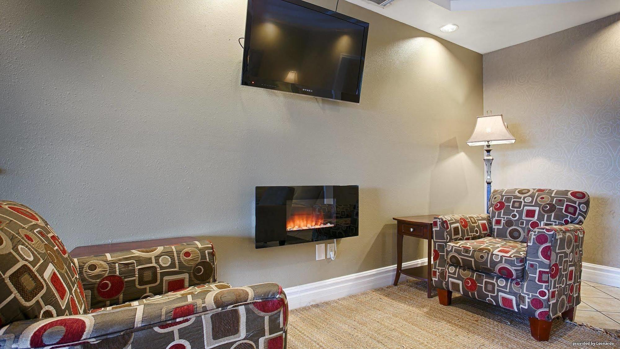 Surestay Plus Hotel By Best Western Topeka Bagian luar foto