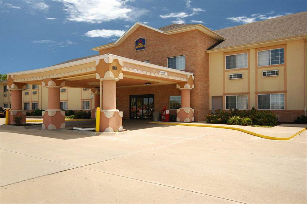Surestay Plus Hotel By Best Western Topeka Bagian luar foto