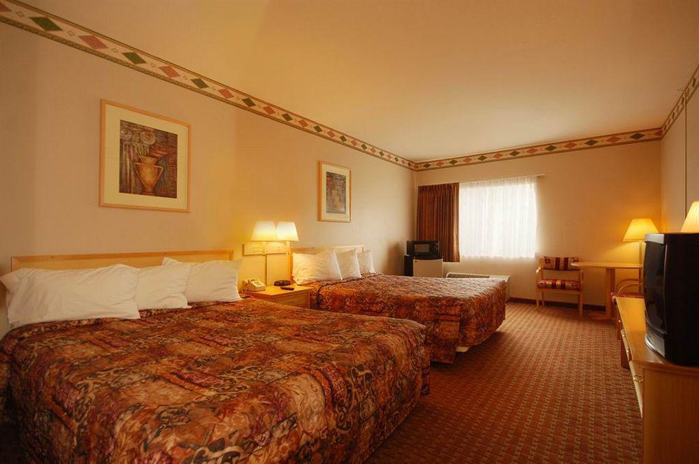 Surestay Plus Hotel By Best Western Topeka Ruang foto