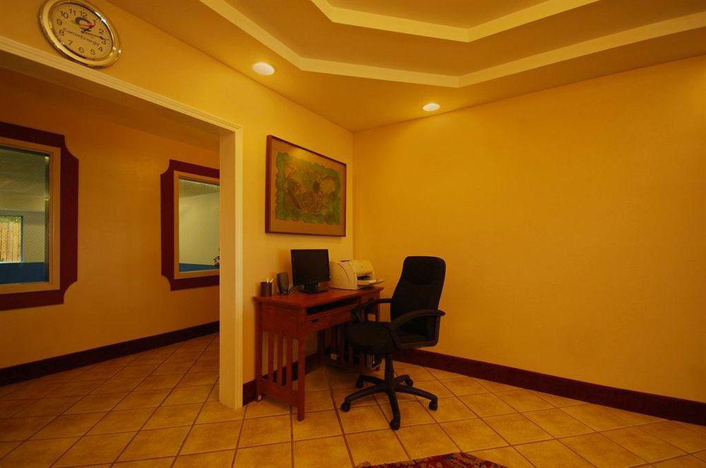 Surestay Plus Hotel By Best Western Topeka Fasilitas foto